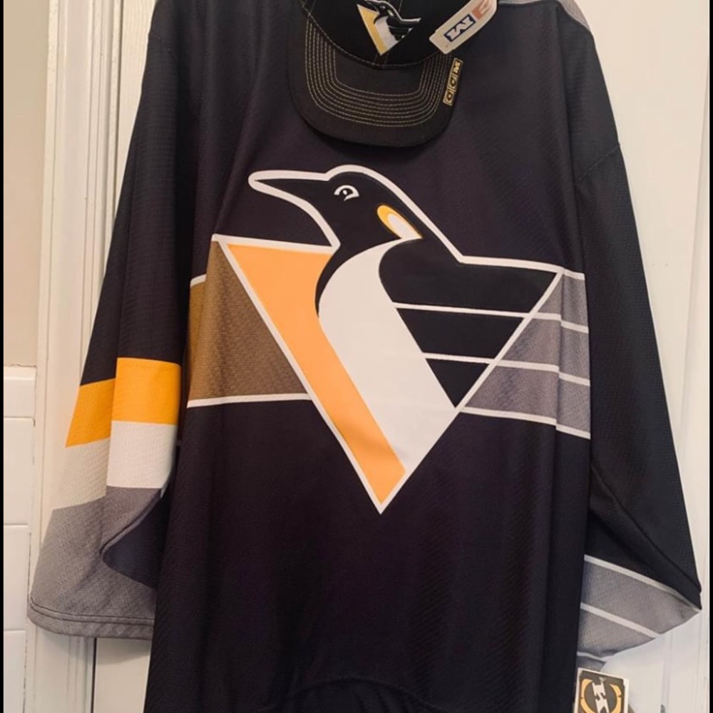 Penguin Vintage KOHO  Jersey and vintage CCM hat